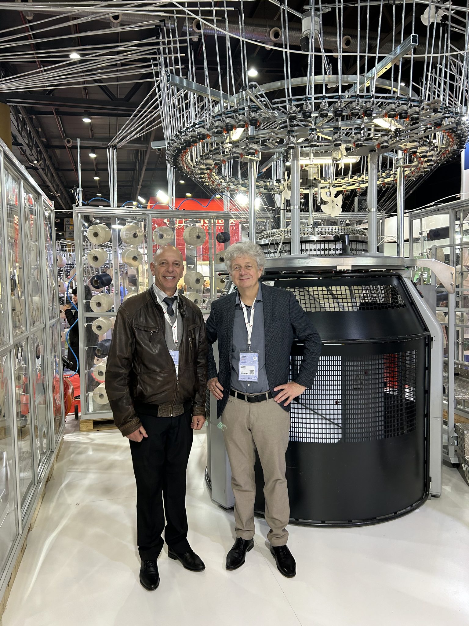 Rogelio Casal, circular knitting mechanic in Argentina and Horst Maier, Area Sales Manager at Mayer & Cie.