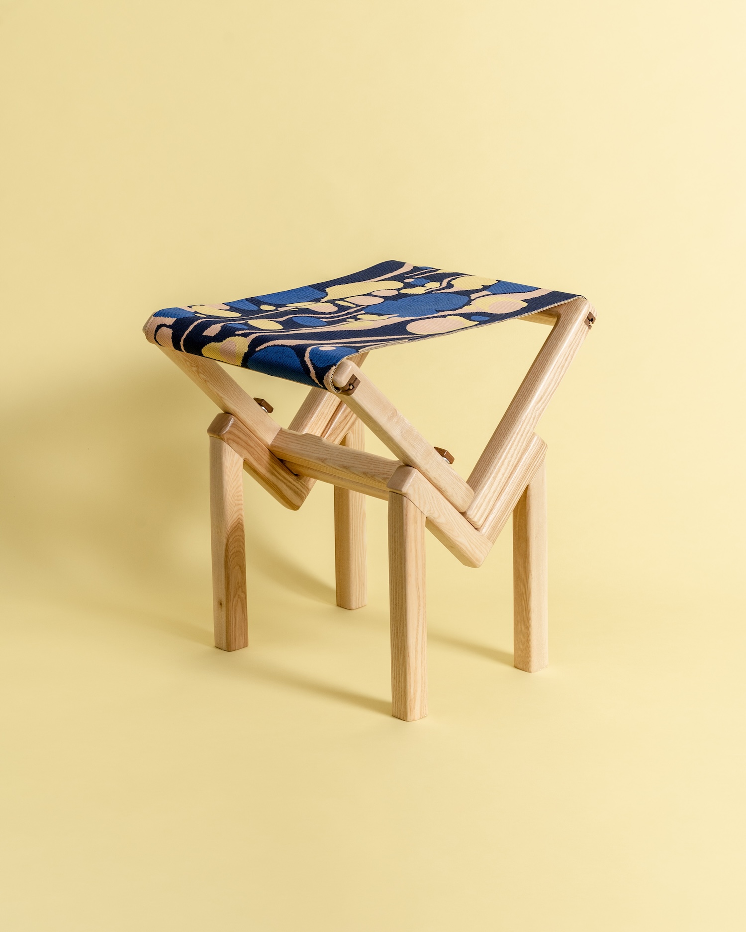  Fold Chair collaboration with Robin Norris. © Boi Knit Lab