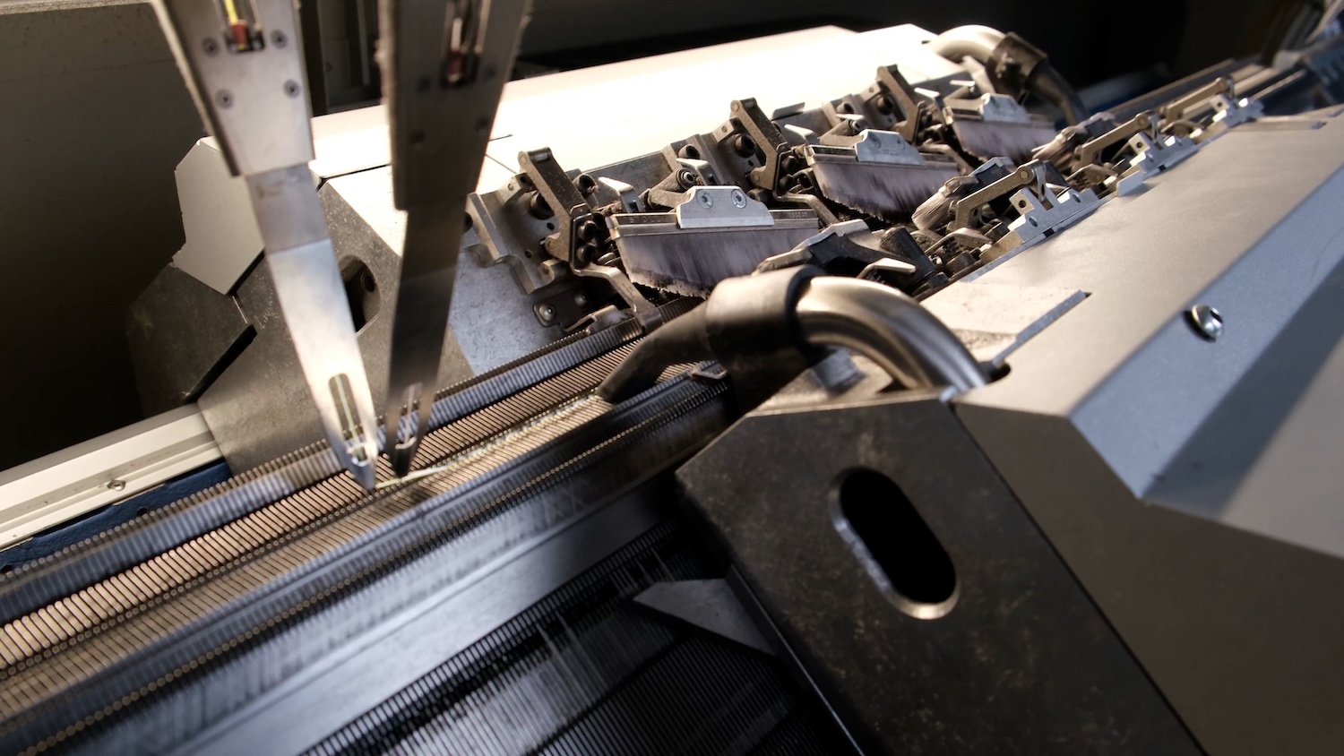 Born’s Knitfoam is knitted on a state-of the-art Stoll ADF flat knitting machine. © Born GmbH
