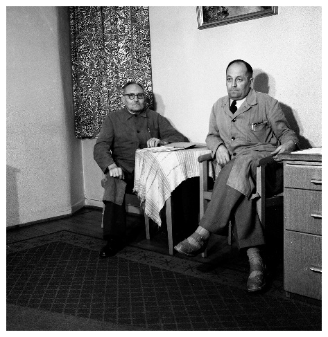First and second generation at the table together: Johannes Mayer (left) and his son Emil Mayer (right). © Mayer & Cie.