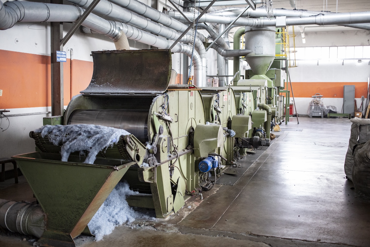 Recycled fibre being processed at Marchi e Fildi. © Lenzing AG