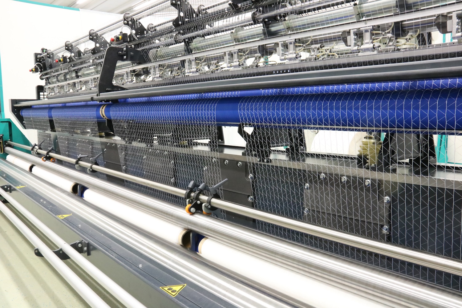 The RS 2 EL-F machine delivers maximum efficiency and quality in producing these versatile nets. © Karl Mayer