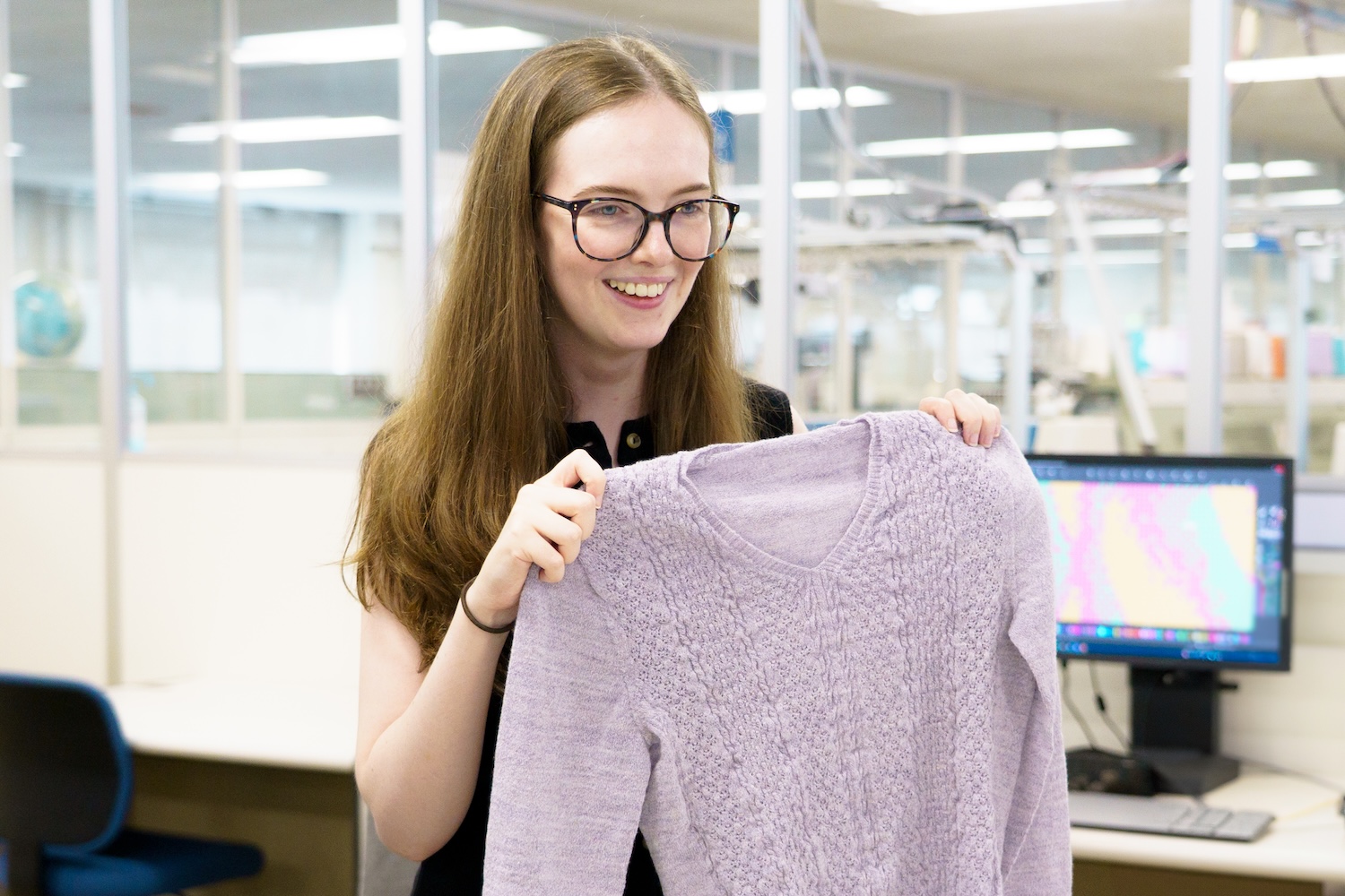 Beth Harrison-Frater, a BA student at Northumbria University, training in Wakayama. © Shima Seiki