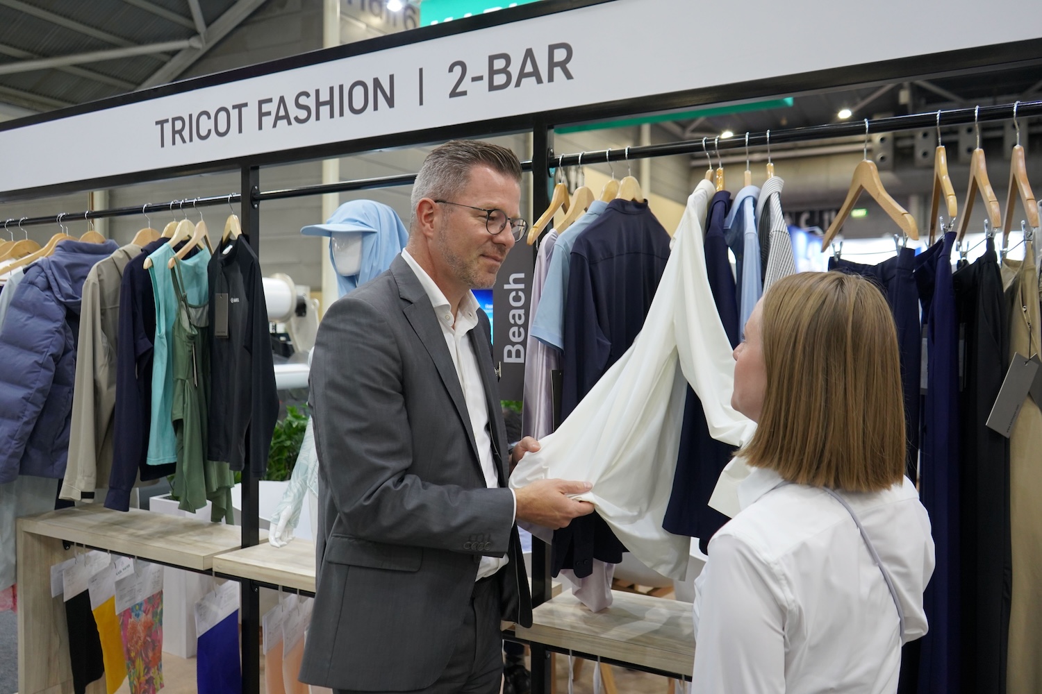 Karl Mayer CEO Lutz Wolf talking at ITMA ASIA + CITME. © Karl Mayer